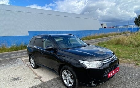 Mitsubishi Outlander III рестайлинг 3, 2013 год, 1 094 000 рублей, 11 фотография