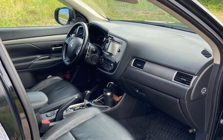 Mitsubishi Outlander III рестайлинг 3, 2013 год, 1 094 000 рублей, 13 фотография