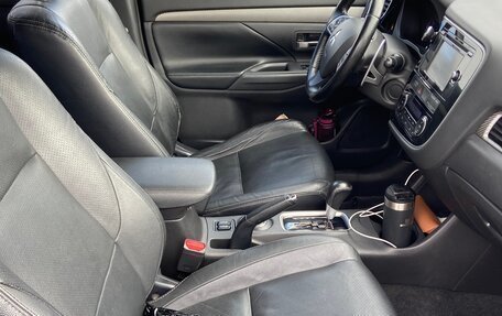 Mitsubishi Outlander III рестайлинг 3, 2013 год, 1 094 000 рублей, 14 фотография