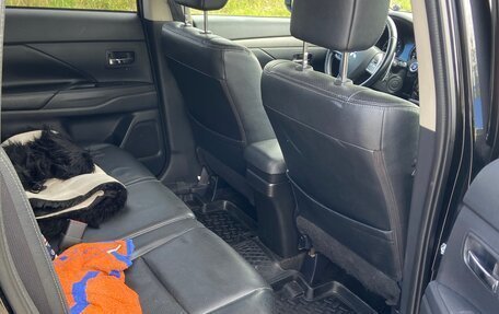 Mitsubishi Outlander III рестайлинг 3, 2013 год, 1 094 000 рублей, 15 фотография