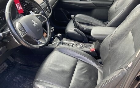Mitsubishi Outlander III рестайлинг 3, 2013 год, 1 094 000 рублей, 19 фотография