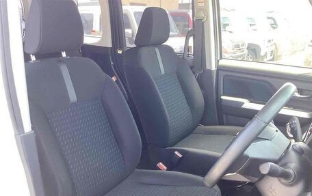 Toyota Roomy I, 2022 год, 900 000 рублей, 11 фотография