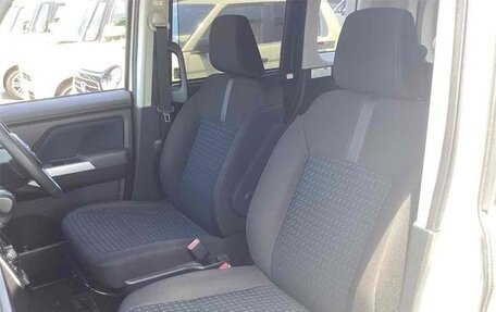 Toyota Roomy I, 2022 год, 900 000 рублей, 23 фотография