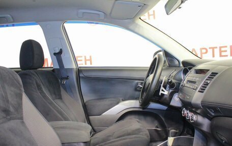 Mitsubishi Outlander III рестайлинг 3, 2010 год, 1 057 000 рублей, 10 фотография