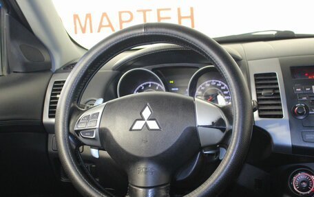 Mitsubishi Outlander III рестайлинг 3, 2010 год, 1 057 000 рублей, 16 фотография