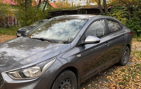 Hyundai Solaris II рестайлинг, 2018 год, 1 100 000 рублей, 1 фотография