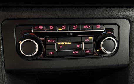 Volkswagen Amarok I рестайлинг, 2016 год, 1 900 000 рублей, 28 фотография