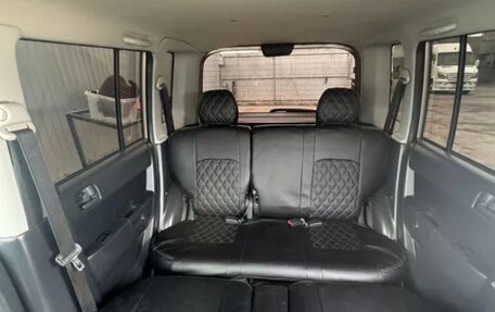 Toyota bB I рестайлинг, 2003 год, 1 000 000 рублей, 29 фотография
