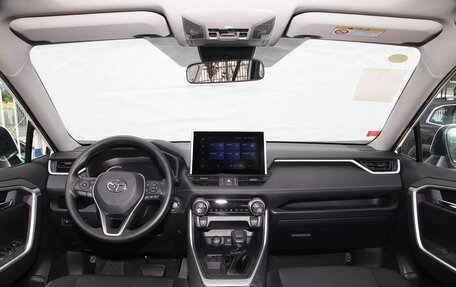 Toyota RAV4, 2025 год, 3 600 000 рублей, 10 фотография