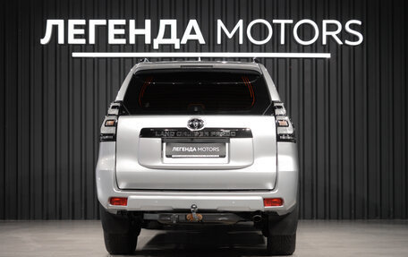 Toyota Land Cruiser Prado 150 рестайлинг 2, 2021 год, 4 990 000 рублей, 5 фотография