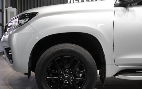 Toyota Land Cruiser Prado 150 рестайлинг 2, 2021 год, 4 990 000 рублей, 11 фотография