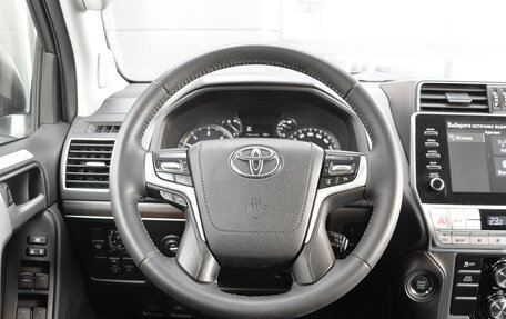 Toyota Land Cruiser Prado 150 рестайлинг 2, 2021 год, 4 990 000 рублей, 15 фотография