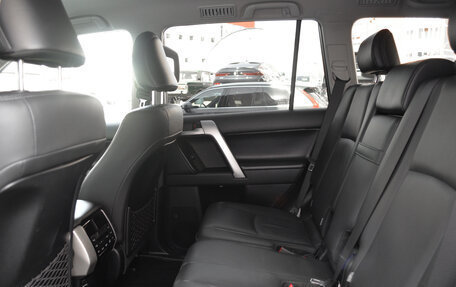 Toyota Land Cruiser Prado 150 рестайлинг 2, 2021 год, 4 990 000 рублей, 28 фотография