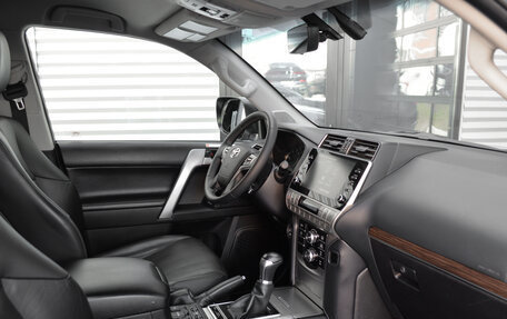 Toyota Land Cruiser Prado 150 рестайлинг 2, 2021 год, 4 990 000 рублей, 33 фотография