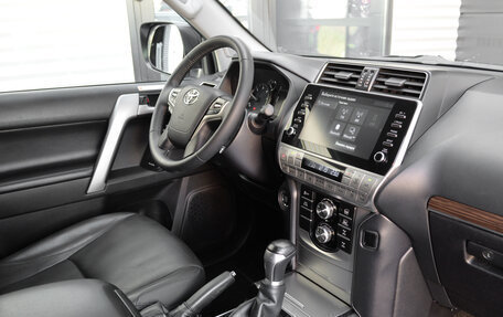 Toyota Land Cruiser Prado 150 рестайлинг 2, 2021 год, 4 990 000 рублей, 34 фотография