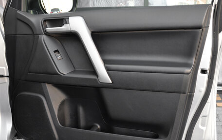 Toyota Land Cruiser Prado 150 рестайлинг 2, 2021 год, 4 990 000 рублей, 35 фотография