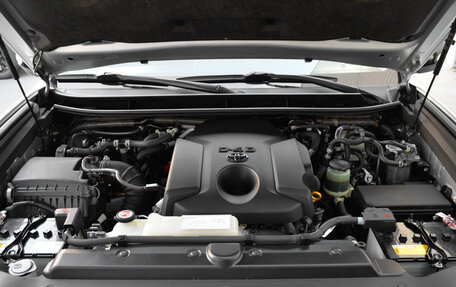 Toyota Land Cruiser Prado 150 рестайлинг 2, 2021 год, 4 990 000 рублей, 39 фотография