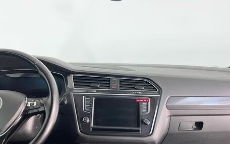 Volkswagen Tiguan II, 2017 год, 2 599 000 рублей, 19 фотография