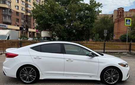 Hyundai Elantra VI рестайлинг, 2018 год, 1 700 000 рублей, 4 фотография