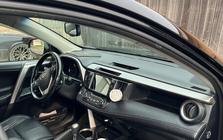 Toyota RAV4, 2019 год, 3 800 000 рублей, 8 фотография