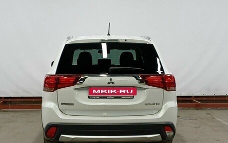 Mitsubishi Outlander III рестайлинг 3, 2015 год, 1 719 000 рублей, 6 фотография