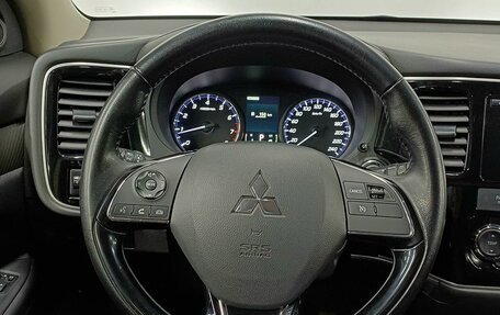 Mitsubishi Outlander III рестайлинг 3, 2015 год, 1 719 000 рублей, 12 фотография