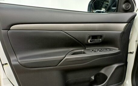 Mitsubishi Outlander III рестайлинг 3, 2015 год, 1 719 000 рублей, 19 фотография