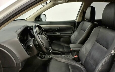 Mitsubishi Outlander III рестайлинг 3, 2015 год, 1 719 000 рублей, 22 фотография