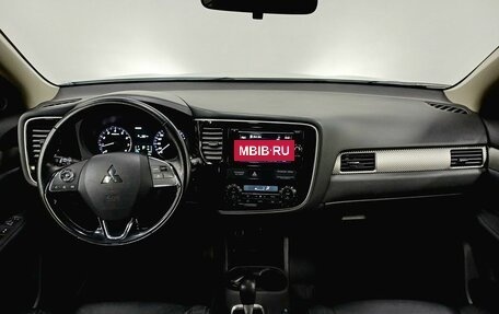 Mitsubishi Outlander III рестайлинг 3, 2015 год, 1 719 000 рублей, 11 фотография