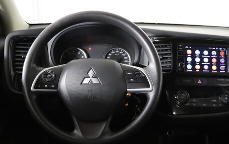 Mitsubishi Outlander III рестайлинг 3, 2014 год, 1 449 990 рублей, 10 фотография