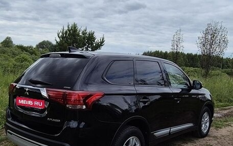 Mitsubishi Outlander III рестайлинг 3, 2018 год, 1 995 000 рублей, 5 фотография