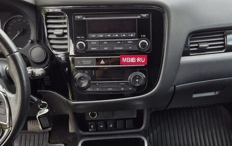 Mitsubishi Outlander III рестайлинг 3, 2018 год, 1 995 000 рублей, 7 фотография