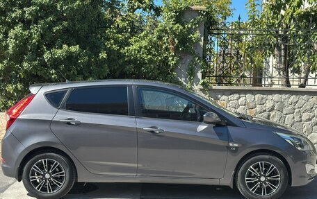 Hyundai Solaris II рестайлинг, 2015 год, 1 050 000 рублей, 5 фотография