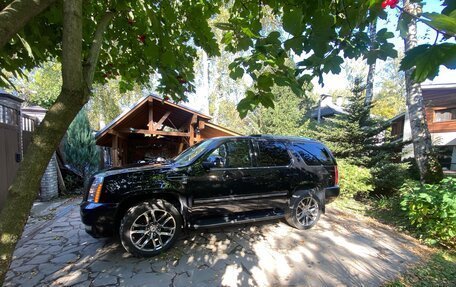 Cadillac Escalade III, 2010 год, 2 500 000 рублей, 2 фотография