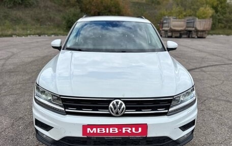 Volkswagen Tiguan II, 2020 год, 1 890 000 рублей, 2 фотография