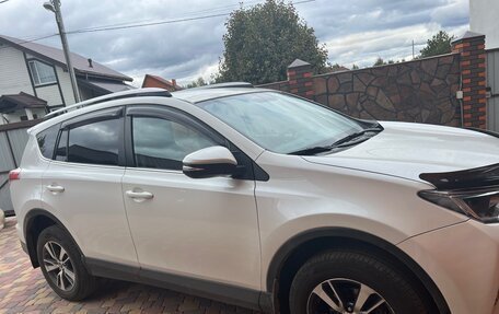 Toyota RAV4, 2017 год, 2 400 000 рублей, 2 фотография