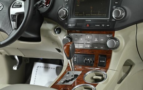 Toyota Highlander III, 2013 год, 1 595 000 рублей, 12 фотография