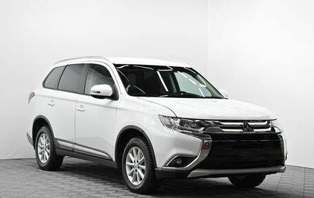 Mitsubishi Outlander III рестайлинг 3, 2017 год, 1 295 000 рублей, 2 фотография
