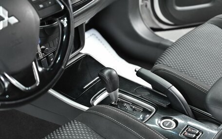 Mitsubishi Outlander III рестайлинг 3, 2017 год, 1 295 000 рублей, 11 фотография