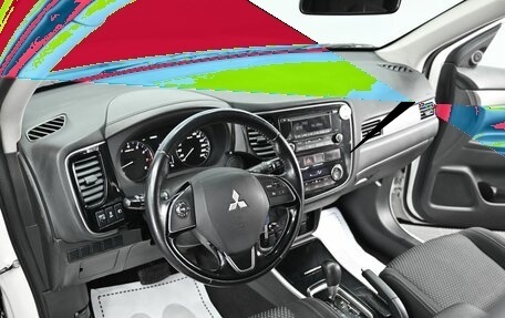 Mitsubishi Outlander III рестайлинг 3, 2017 год, 1 295 000 рублей, 8 фотография