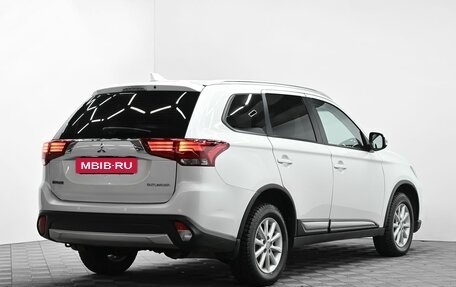 Mitsubishi Outlander III рестайлинг 3, 2017 год, 1 295 000 рублей, 4 фотография