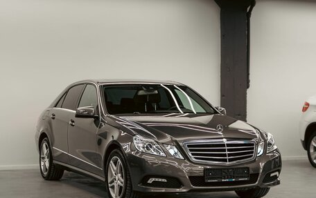Mercedes-Benz E-Класс, 2011 год, 1 295 000 рублей, 3 фотография