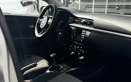 KIA Rio IV, 2017 год, 999 000 рублей, 12 фотография