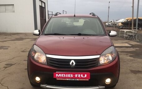Renault Sandero I, 2013 год, 650 000 рублей, 2 фотография