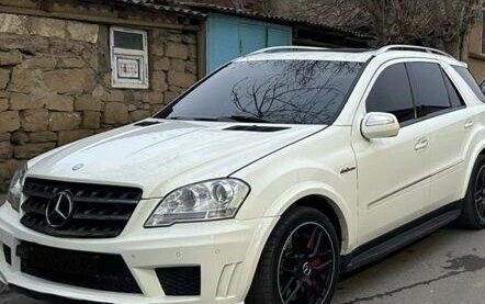 Mercedes-Benz M-Класс AMG, 2010 год, 2 200 000 рублей, 3 фотография