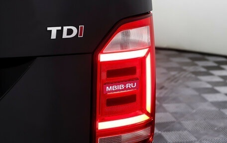 Volkswagen Caravelle T6 рестайлинг, 2017 год, 3 499 000 рублей, 21 фотография