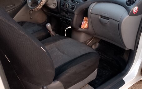 Toyota Yaris I рестайлинг, 2003 год, 220 000 рублей, 7 фотография