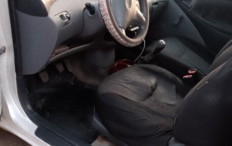 Toyota Yaris I рестайлинг, 2003 год, 220 000 рублей, 8 фотография
