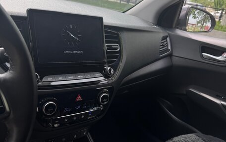 Hyundai Solaris II рестайлинг, 2021 год, 1 950 000 рублей, 7 фотография