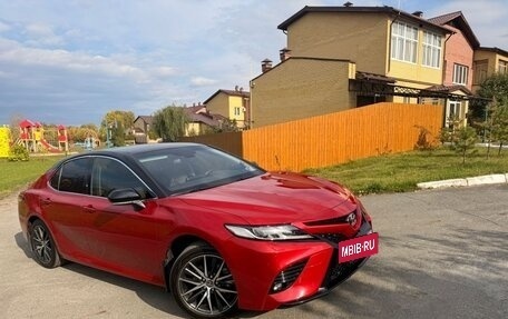 Toyota Camry, 2021 год, 3 550 000 рублей, 2 фотография